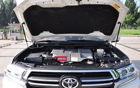 Toyota Land Cruiser 200, 2020 год, 7 990 999 рублей, 17 фотография