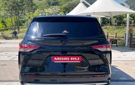 Toyota Sienna, 2022 год, 3 210 000 рублей, 5 фотография