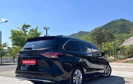 Toyota Sienna, 2022 год, 3 210 000 рублей, 4 фотография