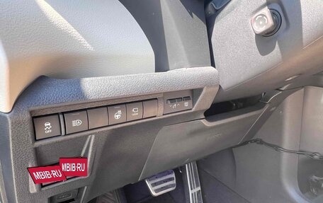 Toyota Sienna, 2022 год, 3 210 000 рублей, 10 фотография
