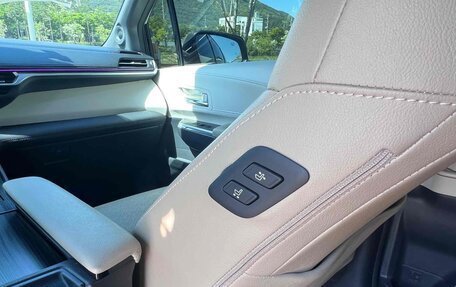 Toyota Sienna, 2022 год, 3 210 000 рублей, 17 фотография