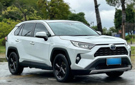 Toyota RAV4, 2021 год, 3 041 000 рублей, 3 фотография