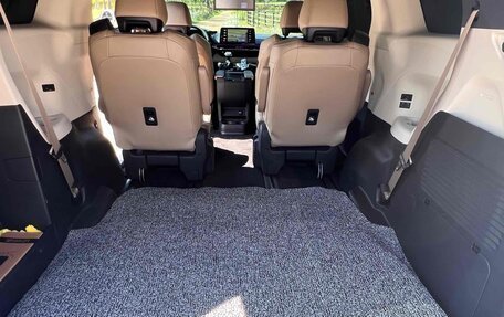 Toyota Sienna, 2022 год, 3 210 000 рублей, 19 фотография