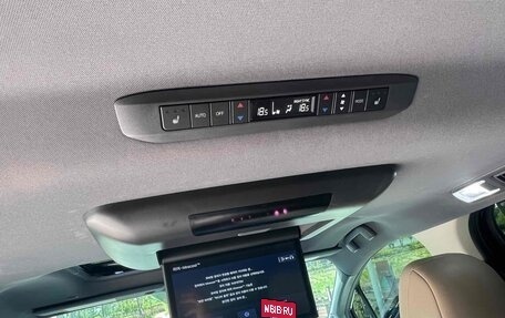 Toyota Sienna, 2022 год, 3 210 000 рублей, 16 фотография
