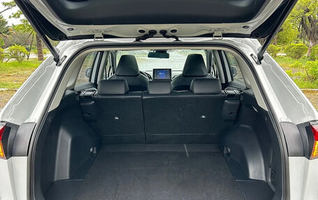 Toyota RAV4, 2021 год, 3 041 000 рублей, 19 фотография
