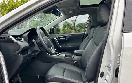 Toyota RAV4, 2021 год, 3 041 000 рублей, 12 фотография