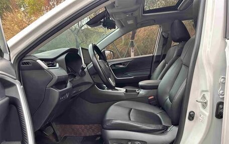 Toyota RAV4, 2022 год, 2 400 000 рублей, 11 фотография