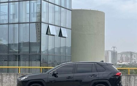 Toyota RAV4, 2022 год, 2 350 000 рублей, 2 фотография