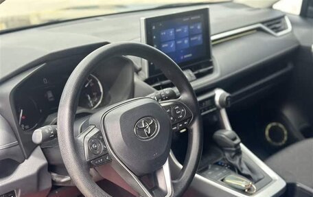 Toyota RAV4, 2022 год, 2 350 000 рублей, 11 фотография