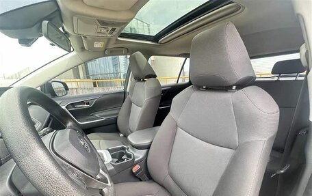 Toyota RAV4, 2022 год, 2 350 000 рублей, 10 фотография
