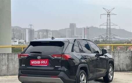 Toyota RAV4, 2022 год, 2 350 000 рублей, 6 фотография