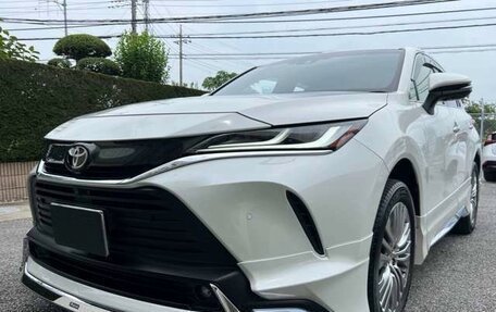 Toyota Harrier, 2022 год, 2 685 000 рублей, 2 фотография