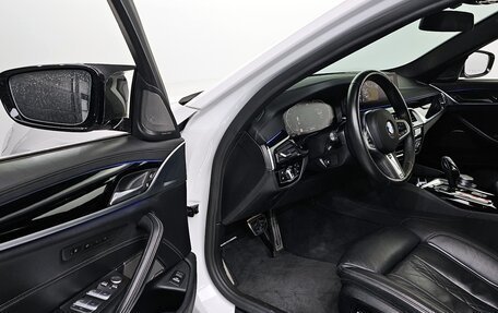 BMW 5 серия, 2020 год, 2 930 000 рублей, 13 фотография