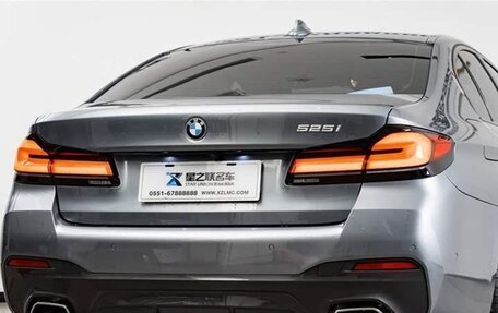 BMW 5 серия, 2022 год, 3 980 000 рублей, 7 фотография