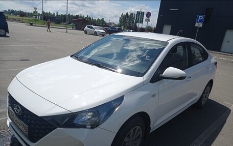 Hyundai Solaris II рестайлинг, 2021 год, 1 368 000 рублей, 2 фотография
