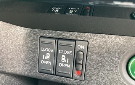 Honda Stepwgn IV, 2021 год, 1 629 000 рублей, 17 фотография