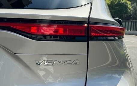 Toyota Venza, 2022 год, 2 715 000 рублей, 18 фотография