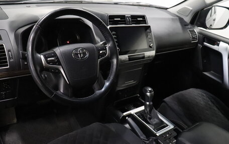 Toyota Land Cruiser Prado 150 рестайлинг 2, 2021 год, 6 272 000 рублей, 6 фотография