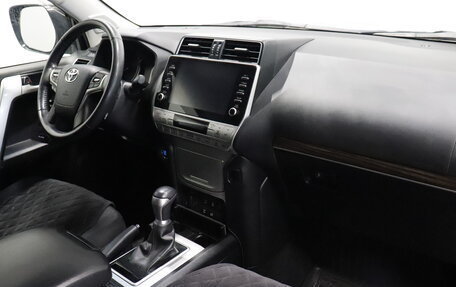 Toyota Land Cruiser Prado 150 рестайлинг 2, 2021 год, 6 272 000 рублей, 8 фотография