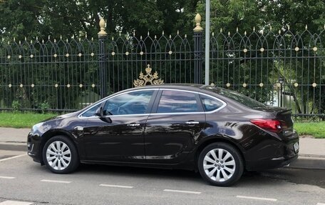 Opel Astra J, 2013 год, 900 000 рублей, 2 фотография