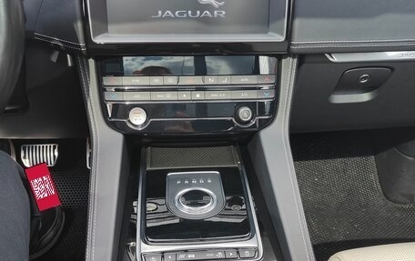 Jaguar F-Pace, 2018 год, 3 499 000 рублей, 16 фотография