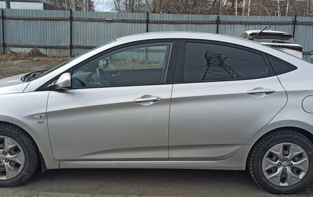 Hyundai Solaris II рестайлинг, 2014 год, 880 000 рублей, 2 фотография