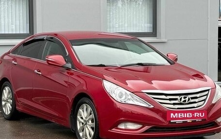 Hyundai Sonata VI, 2010 год, 995 000 рублей, 3 фотография