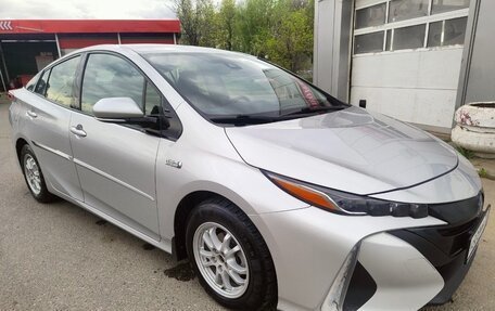 Toyota Prius IV XW50, 2017 год, 2 250 000 рублей, 2 фотография