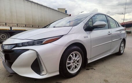 Toyota Prius IV XW50, 2017 год, 2 250 000 рублей, 12 фотография
