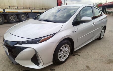 Toyota Prius IV XW50, 2017 год, 2 250 000 рублей, 13 фотография