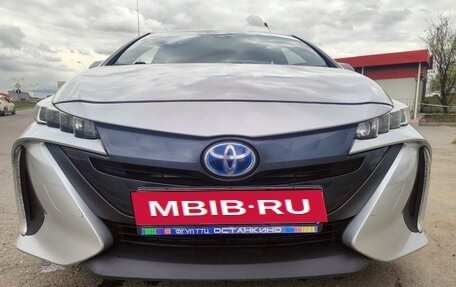Toyota Prius IV XW50, 2017 год, 2 250 000 рублей, 14 фотография