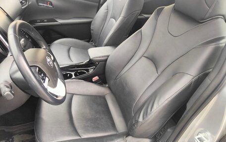 Toyota Prius IV XW50, 2017 год, 2 250 000 рублей, 17 фотография