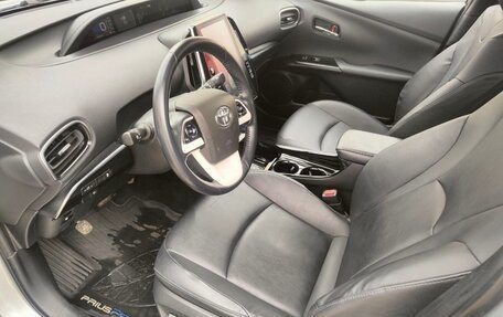 Toyota Prius IV XW50, 2017 год, 2 250 000 рублей, 19 фотография