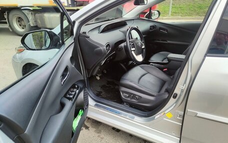 Toyota Prius IV XW50, 2017 год, 2 250 000 рублей, 18 фотография