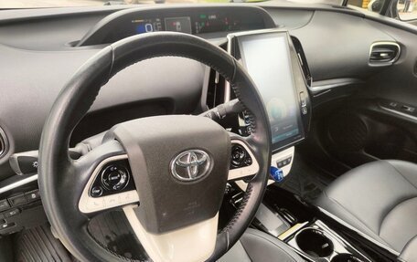 Toyota Prius IV XW50, 2017 год, 2 250 000 рублей, 16 фотография