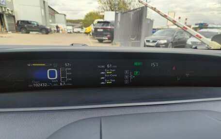 Toyota Prius IV XW50, 2017 год, 2 250 000 рублей, 27 фотография