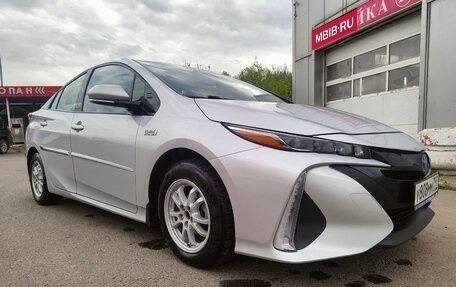 Toyota Prius IV XW50, 2017 год, 2 250 000 рублей, 35 фотография