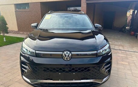 Volkswagen Tiguan, 2024 год, 4 399 000 рублей, 2 фотография