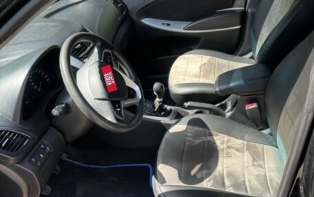 Hyundai Solaris II рестайлинг, 2011 год, 750 000 рублей, 12 фотография
