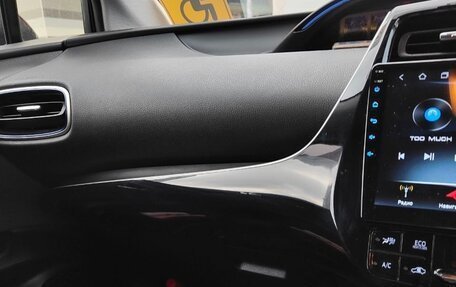 Toyota Prius IV XW50, 2016 год, 1 645 000 рублей, 11 фотография