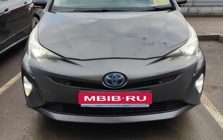 Toyota Prius IV XW50, 2016 год, 1 645 000 рублей, 3 фотография