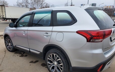 Mitsubishi Outlander III рестайлинг 3, 2021 год, 2 780 000 рублей, 6 фотография