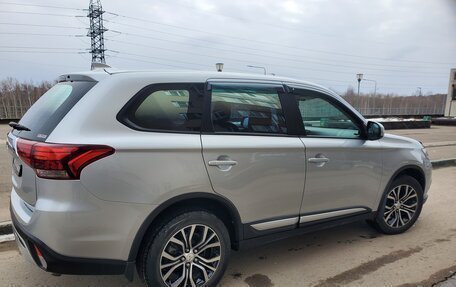 Mitsubishi Outlander III рестайлинг 3, 2021 год, 2 780 000 рублей, 7 фотография