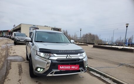 Mitsubishi Outlander III рестайлинг 3, 2021 год, 2 780 000 рублей, 5 фотография