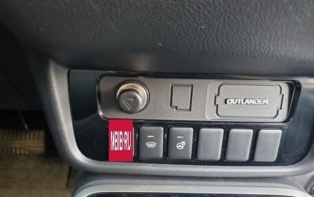 Mitsubishi Outlander III рестайлинг 3, 2021 год, 2 780 000 рублей, 10 фотография