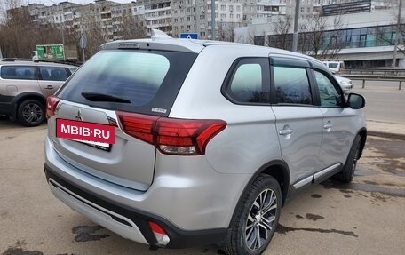 Mitsubishi Outlander III рестайлинг 3, 2021 год, 2 780 000 рублей, 4 фотография