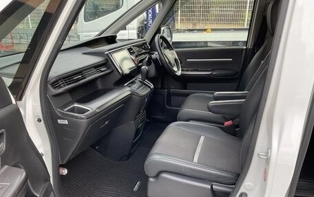 Honda Stepwgn IV, 2017 год, 1 525 000 рублей, 13 фотография