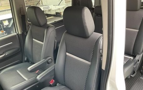 Honda Stepwgn IV, 2017 год, 1 525 000 рублей, 14 фотография