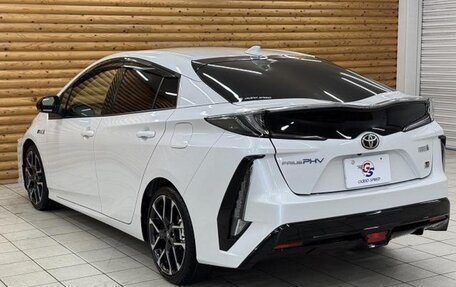 Toyota Prius IV XW50, 2022 год, 1 900 000 рублей, 7 фотография