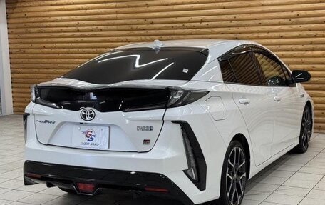 Toyota Prius IV XW50, 2022 год, 1 900 000 рублей, 5 фотография